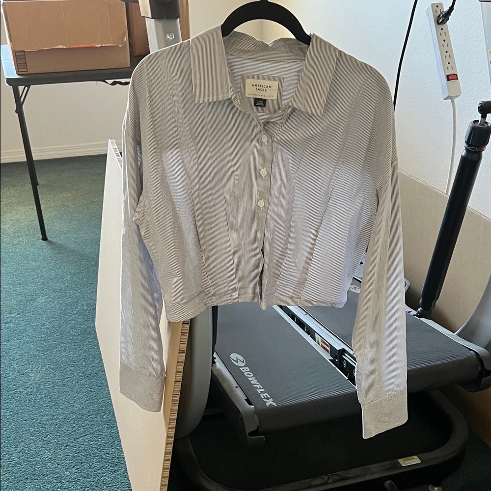 American Eagle gray & white striped cropped button-up long-sleeve shirt in L